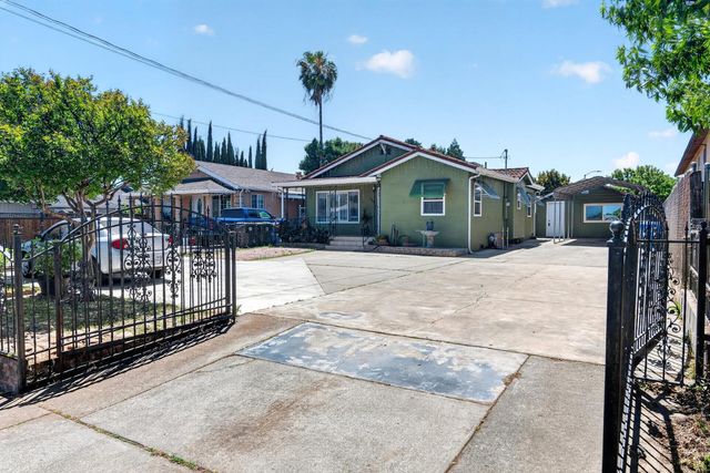 406 E Edison St, Manteca, CA 95336