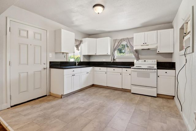 406 E Edison St, Manteca, CA 95336