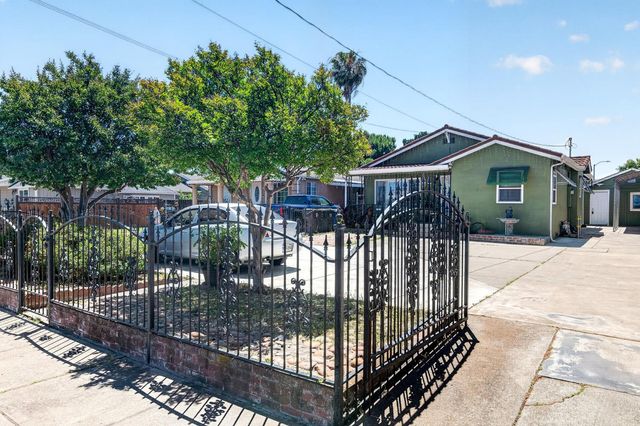 406 E Edison St, Manteca, CA 95336