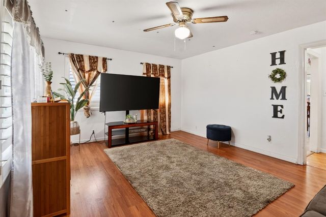 406 E Edison St, Manteca, CA 95336