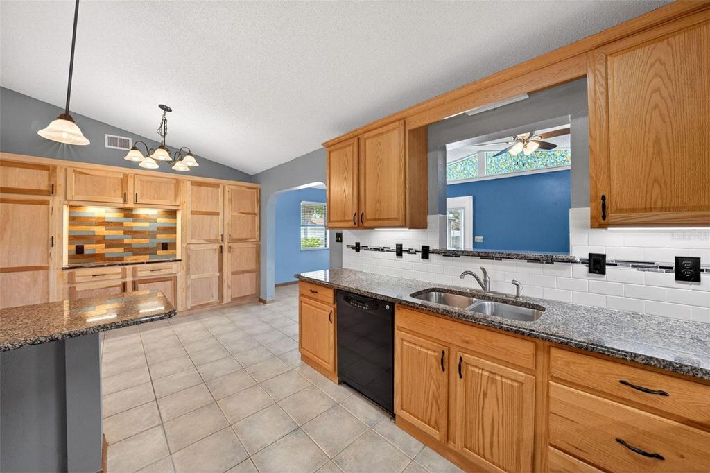 Image 30 of property listing at 1780 HEATHER STREET, Mount Dora, FL 32757