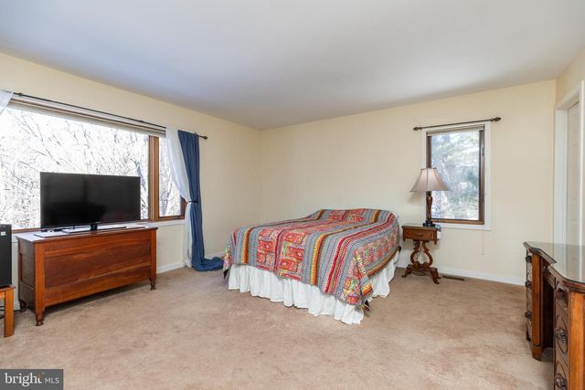 135 FALCON LN, Wilmington, DE 19808