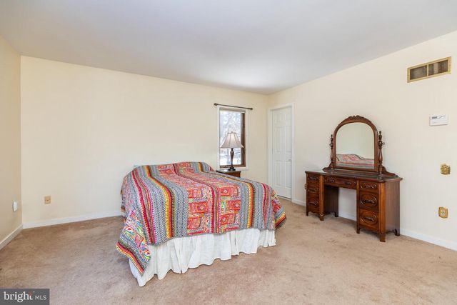 135 FALCON LN, Wilmington, DE 19808