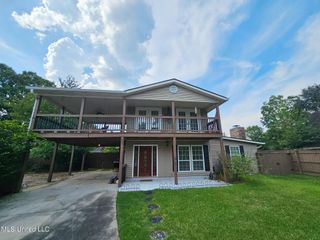906 W Lakeshore Drive, Carriere, MS 39426