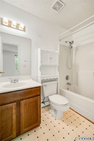 4100 Bush Lake Dr, Glen Allen, VA 23060