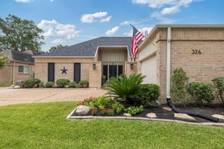 326 Fox Briar Lane, Sugar Land, TX 77478