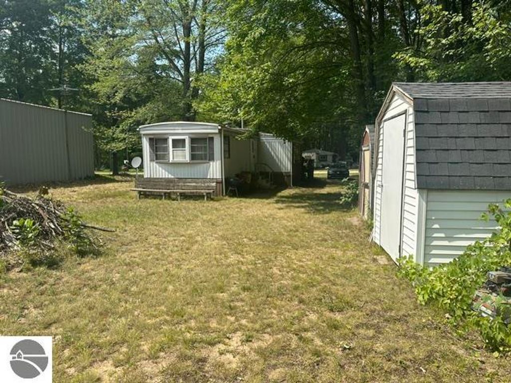 Image 12 of property listing at 7885 N Airpark Road, Weidman, MI 48893