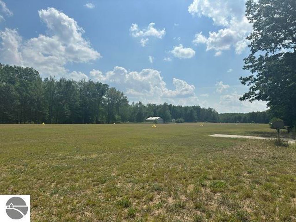 Image 14 of property listing at 7885 N Airpark Road, Weidman, MI 48893