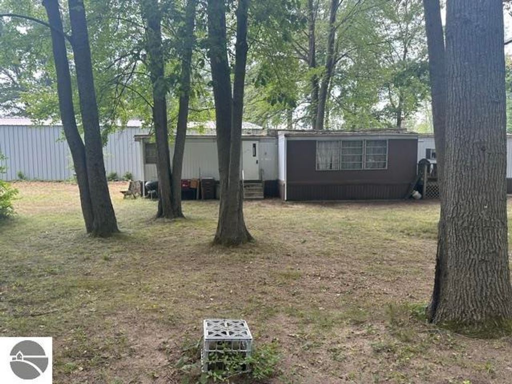 Image 2 of property listing at 7885 N Airpark Road, Weidman, MI 48893