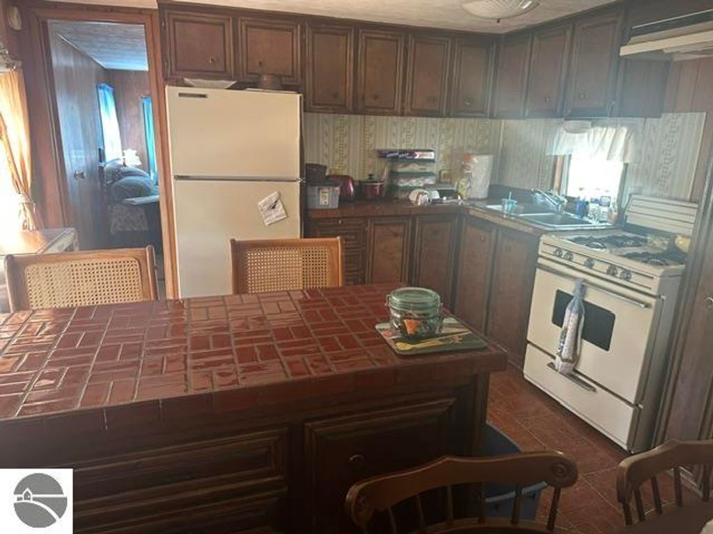 Image 5 of property listing at 7885 N Airpark Road, Weidman, MI 48893