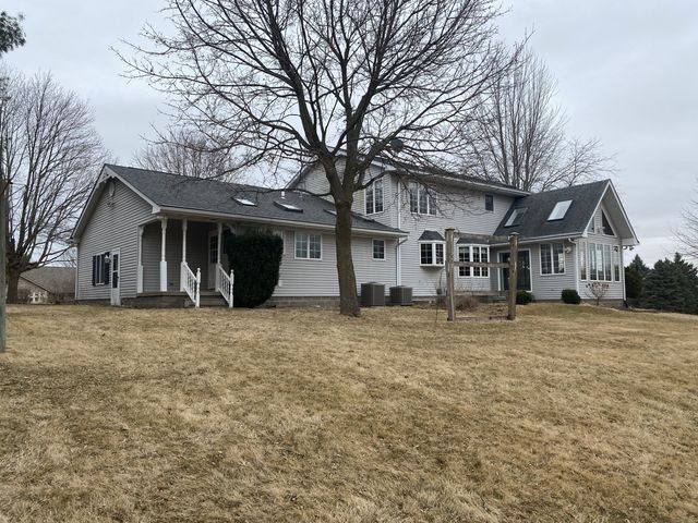 2 Evergreen Drive, Blue Grass, IA 52726