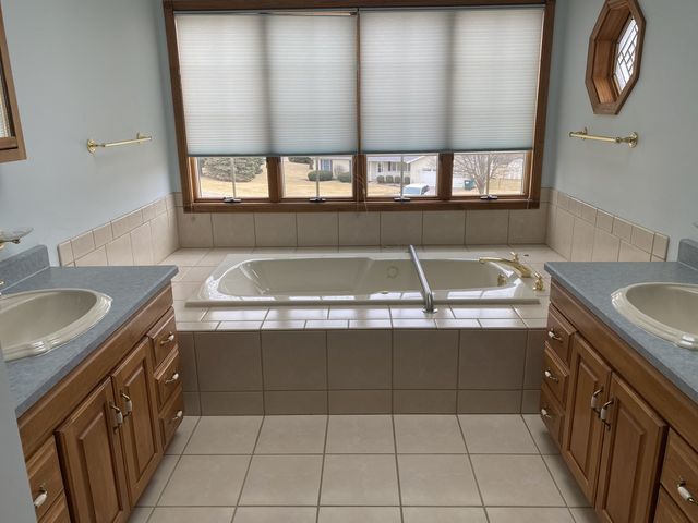 2 Evergreen Drive, Blue Grass, IA 52726