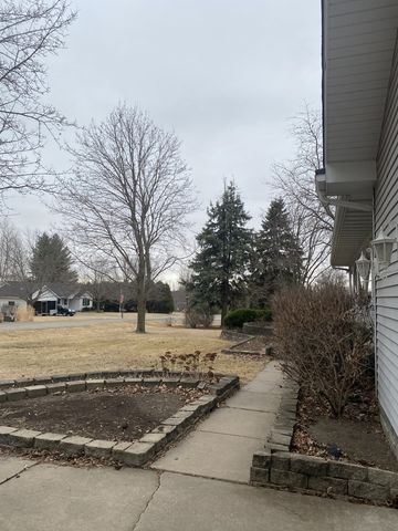 2 Evergreen Drive, Blue Grass, IA 52726