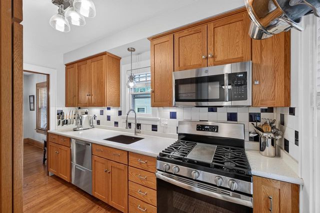 1718 Schlimgen Avenue, Madison, WI 53704