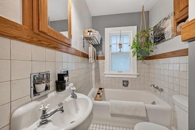 1718 Schlimgen Avenue, Madison, WI 53704