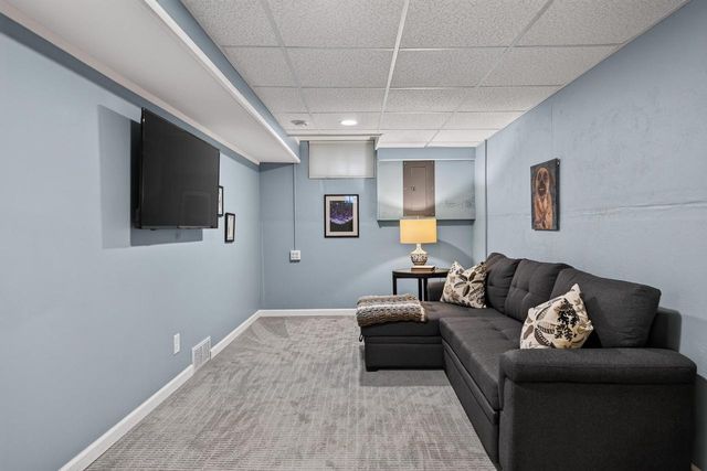 1718 Schlimgen Avenue, Madison, WI 53704