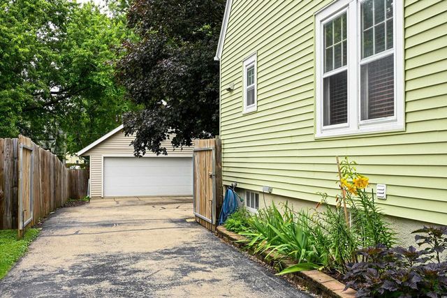 1718 Schlimgen Avenue, Madison, WI 53704