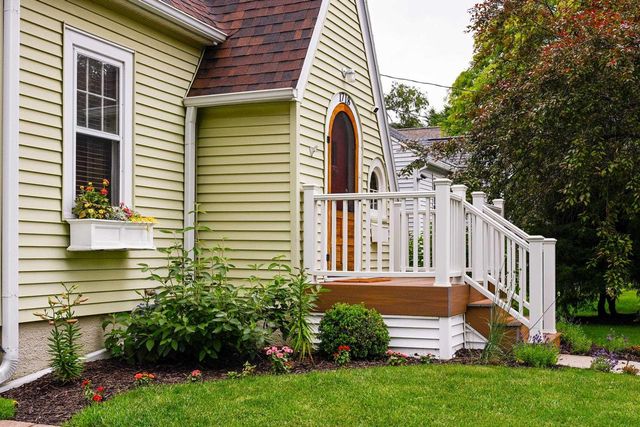 1718 Schlimgen Avenue, Madison, WI 53704