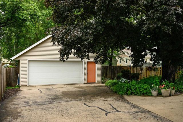 1718 Schlimgen Avenue, Madison, WI 53704
