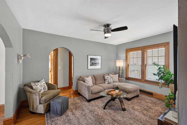 1718 Schlimgen Avenue, Madison, WI 53704