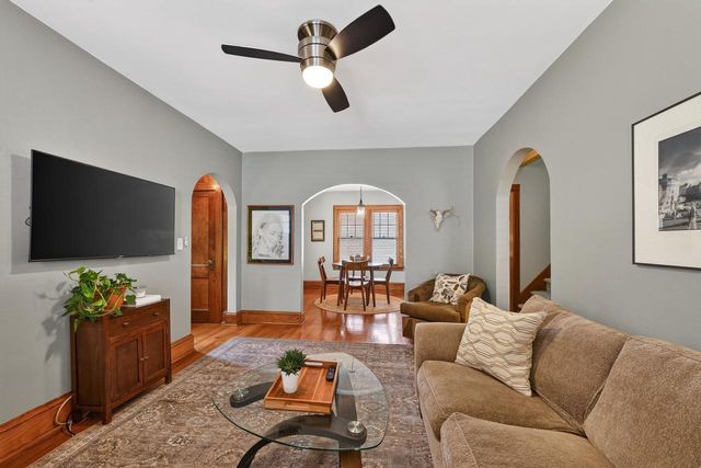 1718 Schlimgen Avenue, Madison, WI 53704