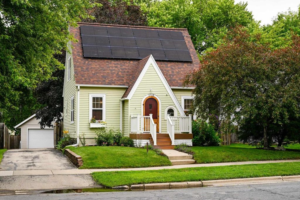 1718 Schlimgen Avenue, Madison, WI 53704