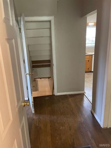 7929 S Rock Hill Road, St Louis, MO 63123