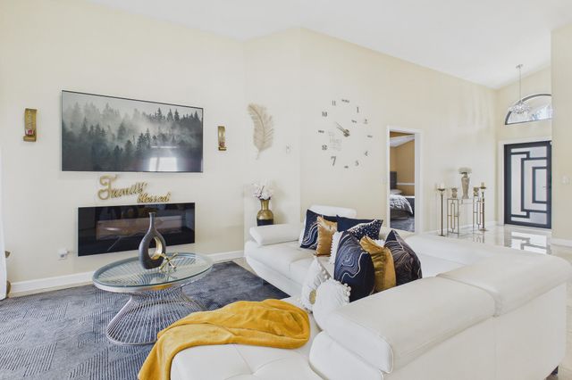 169 Executive Circle, Boynton Beach, FL 33436