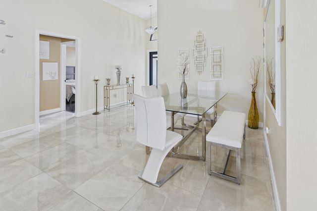 169 Executive Circle, Boynton Beach, FL 33436