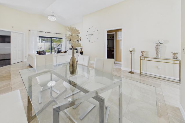 169 Executive Circle, Boynton Beach, FL 33436