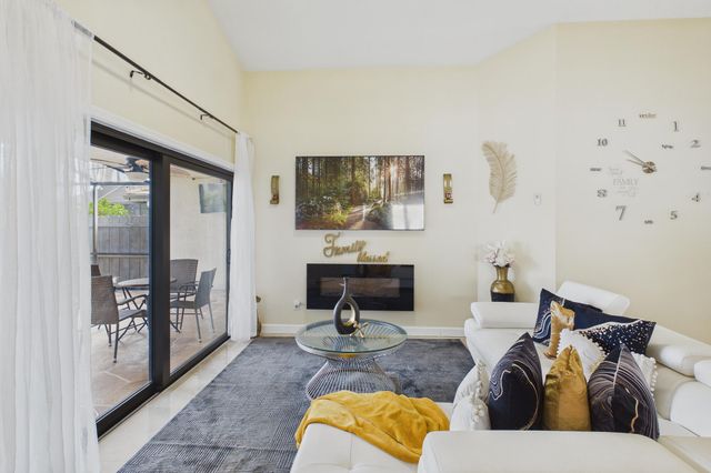 169 Executive Circle, Boynton Beach, FL 33436