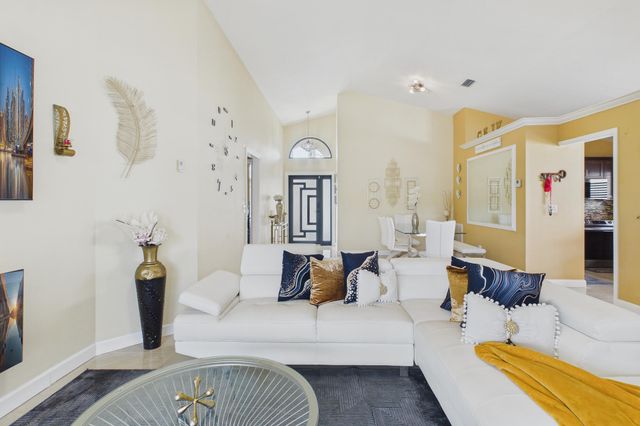 169 Executive Circle, Boynton Beach, FL 33436