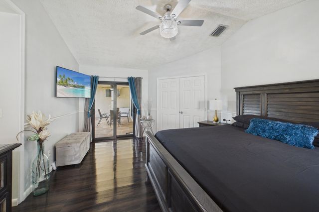 169 Executive Circle, Boynton Beach, FL 33436