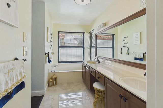 169 Executive Circle, Boynton Beach, FL 33436