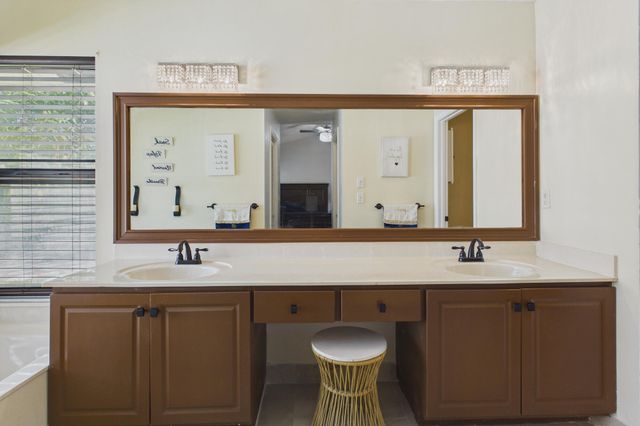 169 Executive Circle, Boynton Beach, FL 33436