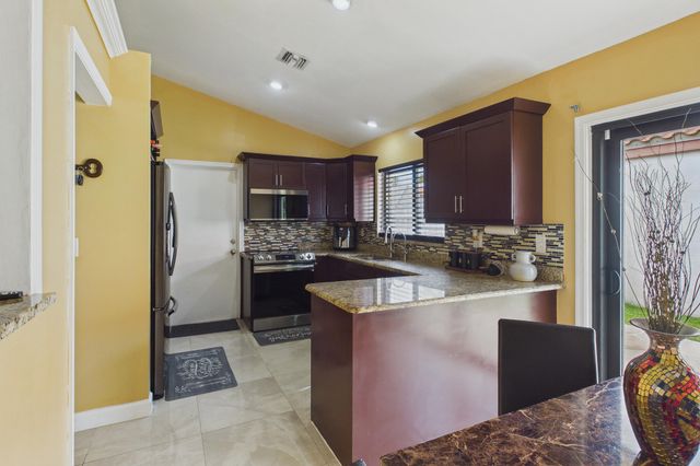 169 Executive Circle, Boynton Beach, FL 33436