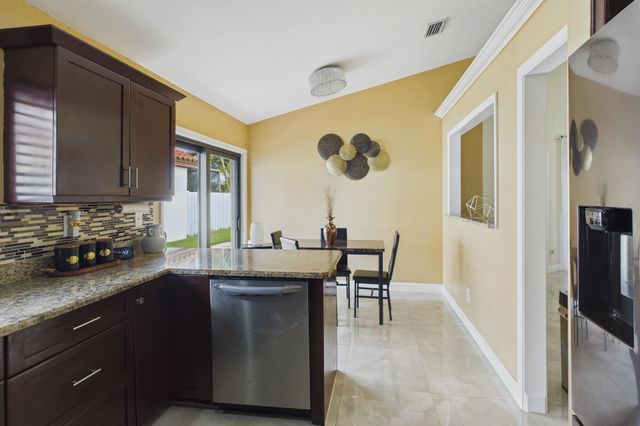 169 Executive Circle, Boynton Beach, FL 33436