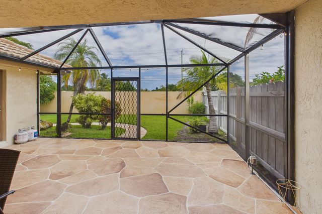 169 Executive Circle, Boynton Beach, FL 33436