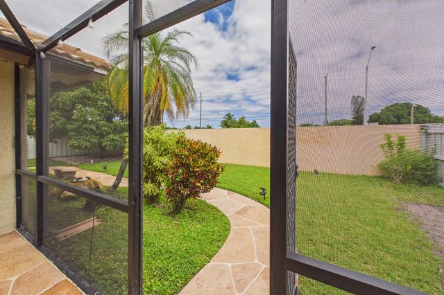 169 Executive Circle, Boynton Beach, FL 33436