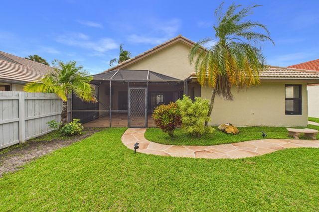 169 Executive Circle, Boynton Beach, FL 33436