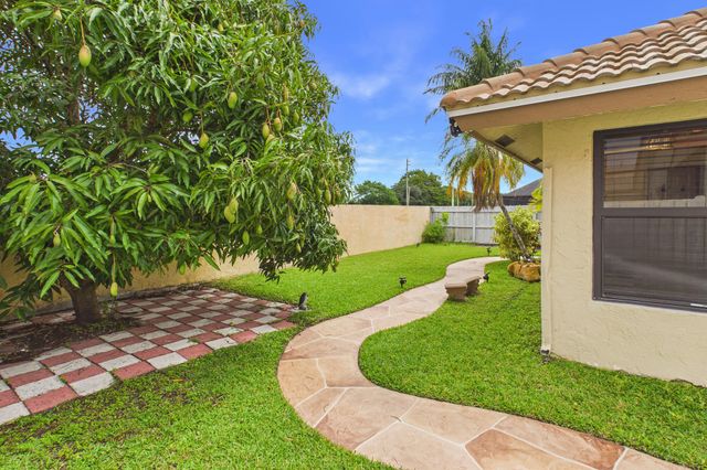 169 Executive Circle, Boynton Beach, FL 33436