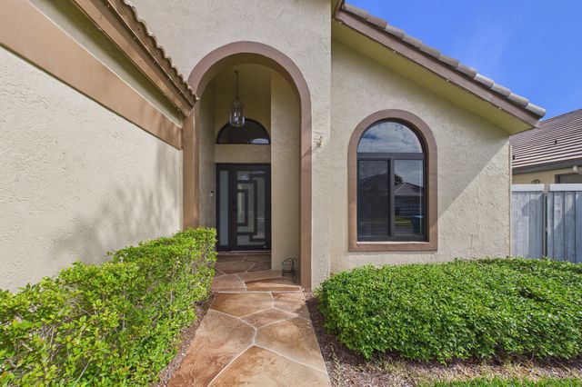 169 Executive Circle, Boynton Beach, FL 33436