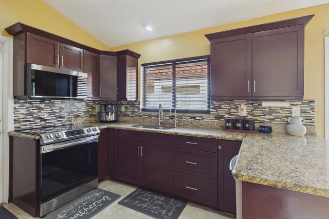 169 Executive Circle, Boynton Beach, FL 33436