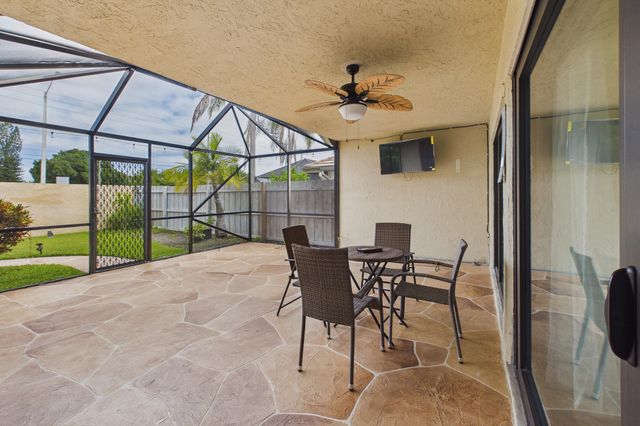 169 Executive Circle, Boynton Beach, FL 33436