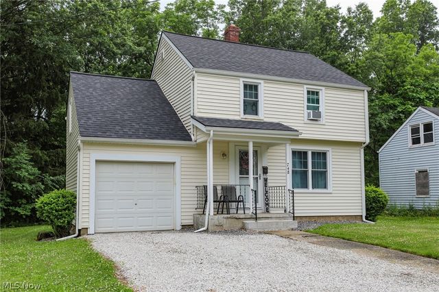 748 Cedar Avenue, Ravenna, OH 44266