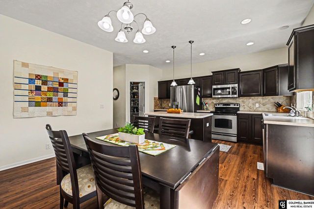 13702 Williamsburg Drive, Bellevue, NE 68123