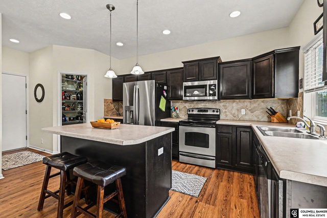 13702 Williamsburg Drive, Bellevue, NE 68123