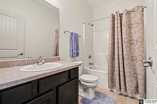 13702 Williamsburg Drive, Bellevue, NE 68123