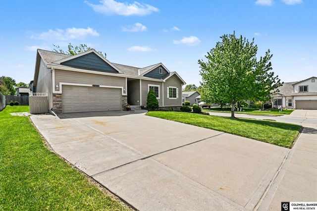 13702 Williamsburg Drive, Bellevue, NE 68123