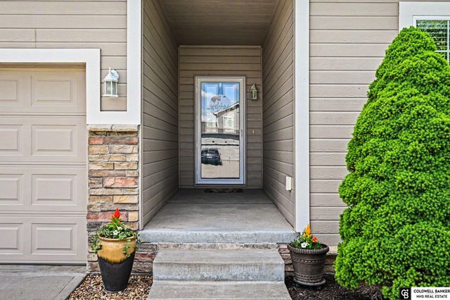 13702 Williamsburg Drive, Bellevue, NE 68123